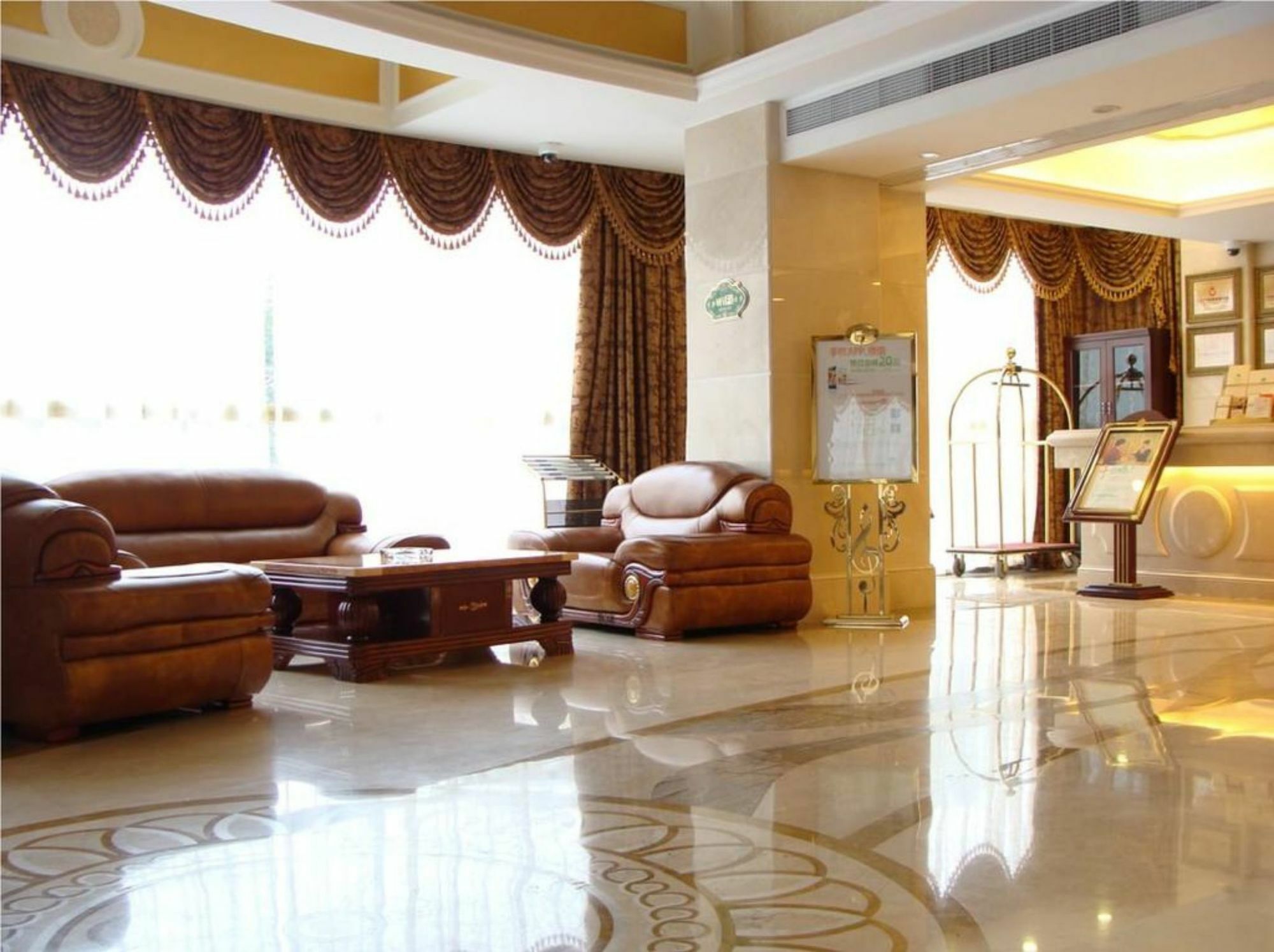 Vienna Hotel Xi'An Railway Station Екстер'єр фото